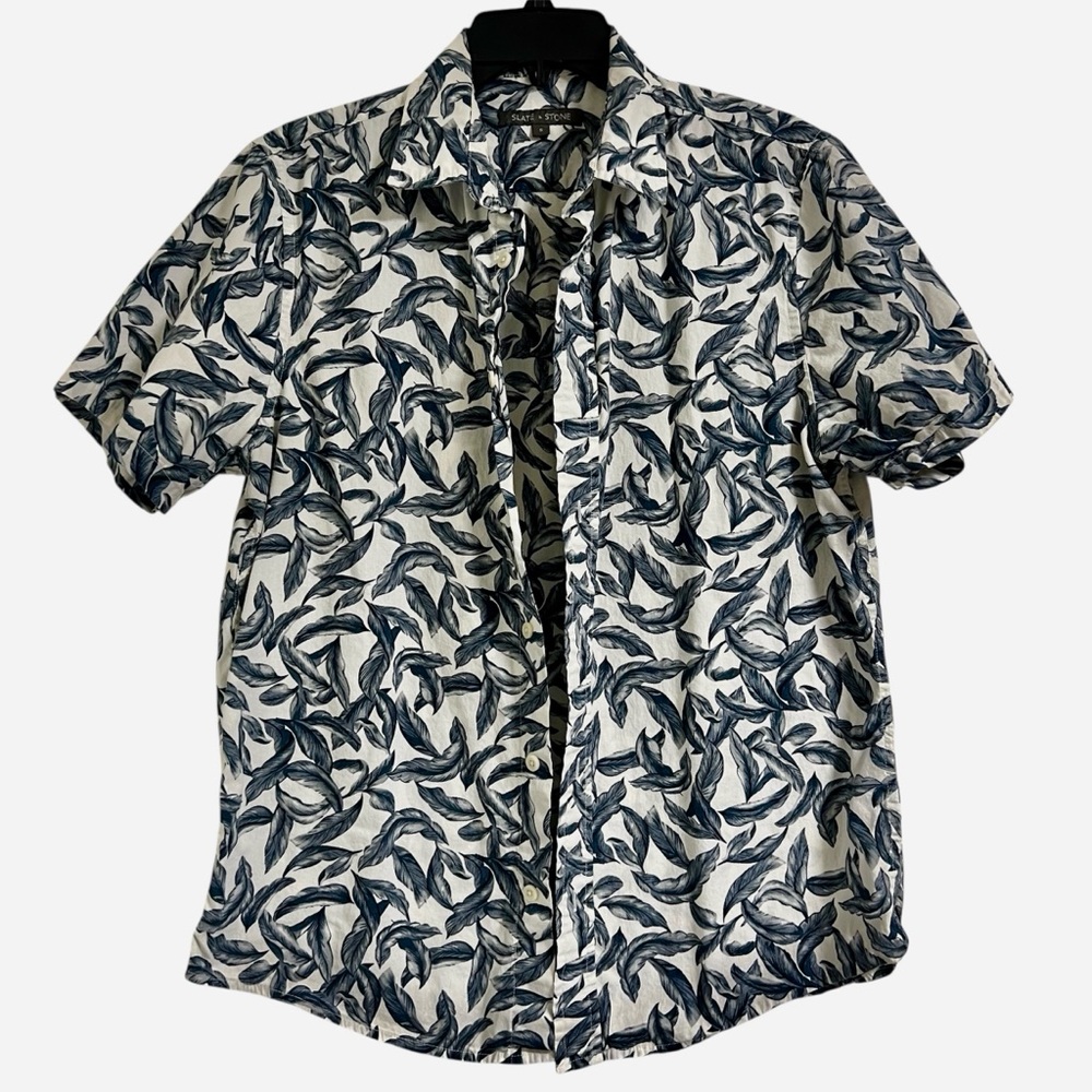 Slate & Stone Casual 100% Cotton Button Up Camp Shirt in Blue Leaf Pattern Small